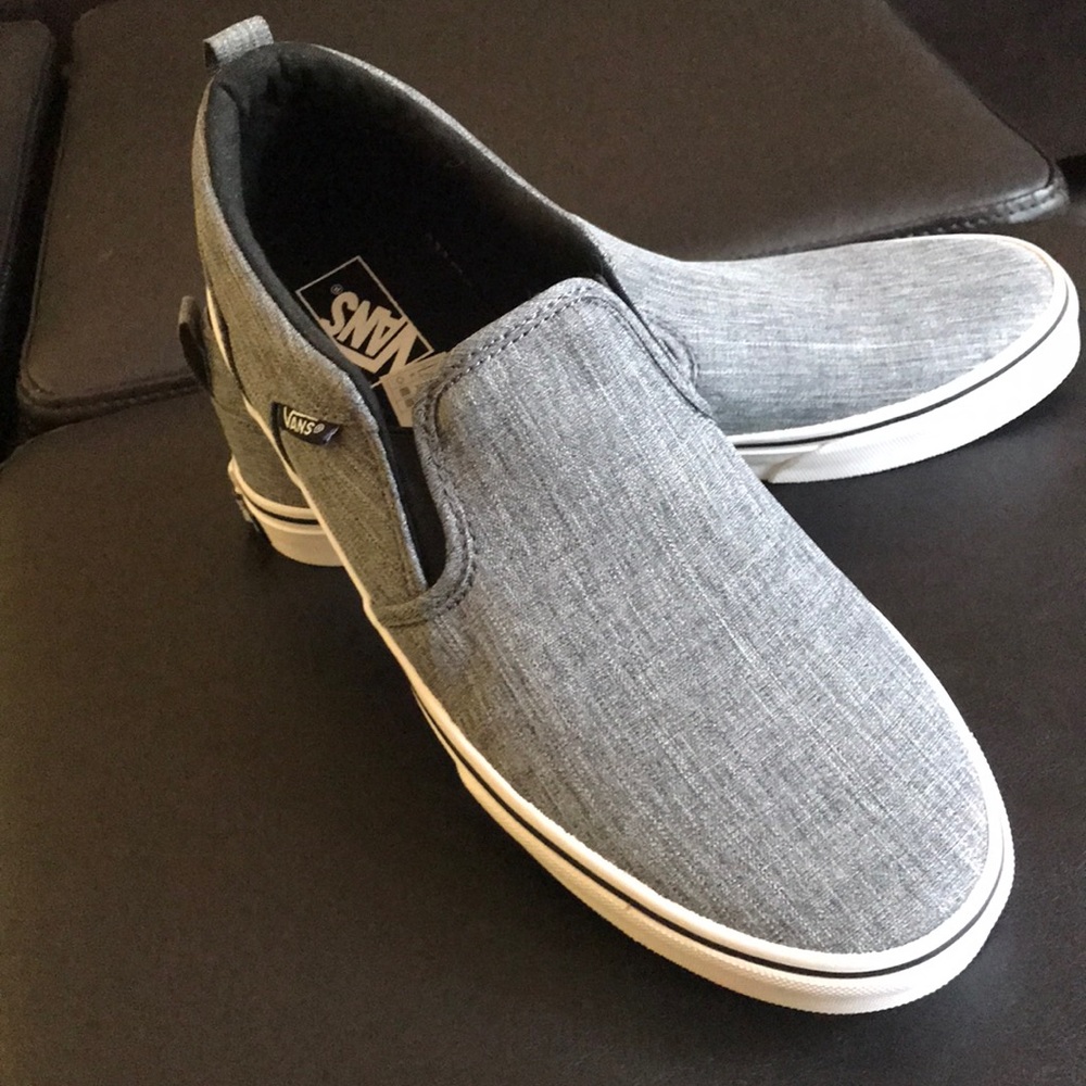 New-Vans slip on style athletic shoes